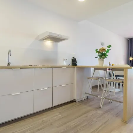 Frente A La Playa, Zona Tranquila *