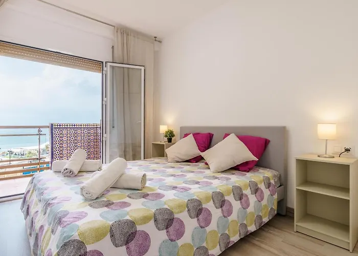 Frente A La Playa, Zona Tranquila